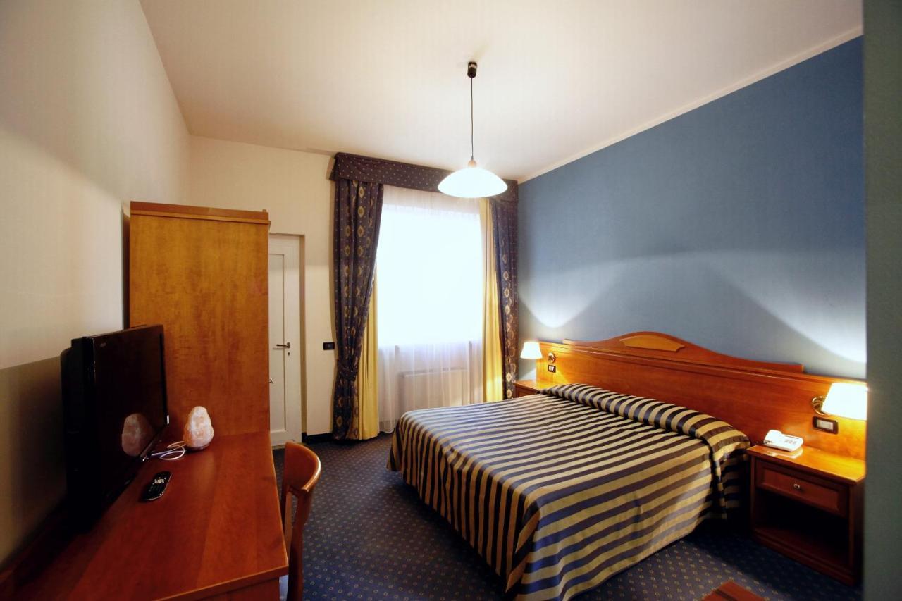 Bereguardo Hotel De La Ville מראה חיצוני תמונה